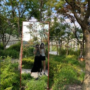 Meet your Posher, Tram